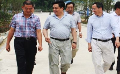 董事長(zhǎng)、胡博士一行視察工廠